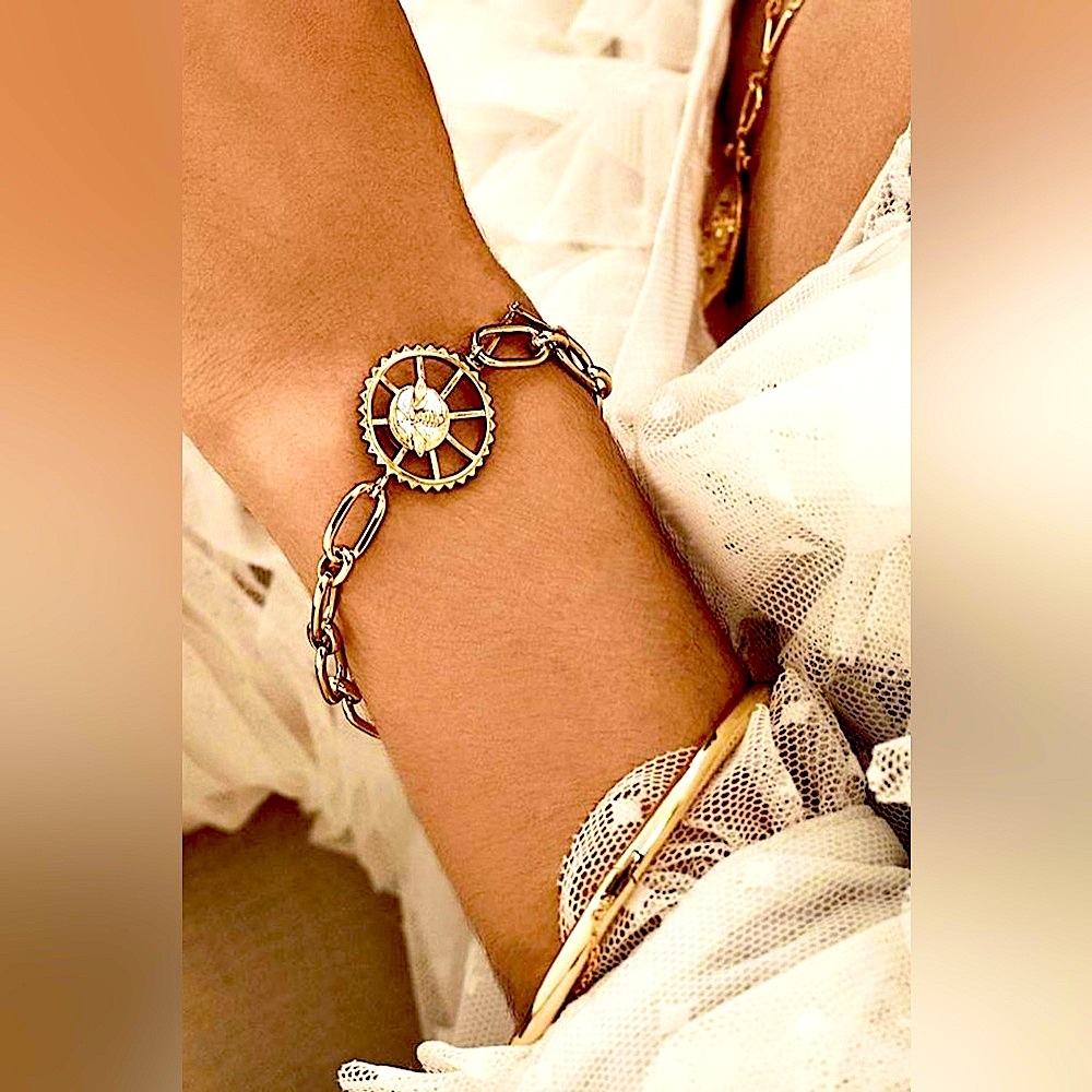 Wanderlust + Co, 18K Gold Filled, Bee & Gear, Toggle Bracelet - Picture 2 of 8